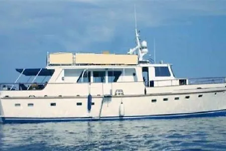 Centaura Yacht Classique * サントロペ