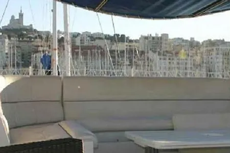 Centaura Yacht Classique 船上ホテル *